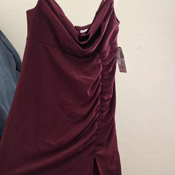 Elegant Burgundy Evening Gown - Picture 11 of 11